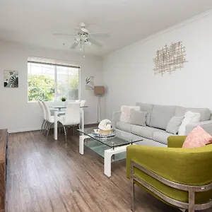 Two Bedroom Sleeps 6 With Free Parking Near Boating Apartment Los Angeles